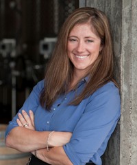 Dixie Huey of Trellis Wine Consulting was one
of many speakers at the Southern Oregon Wine
Marketing and Sales Conference.