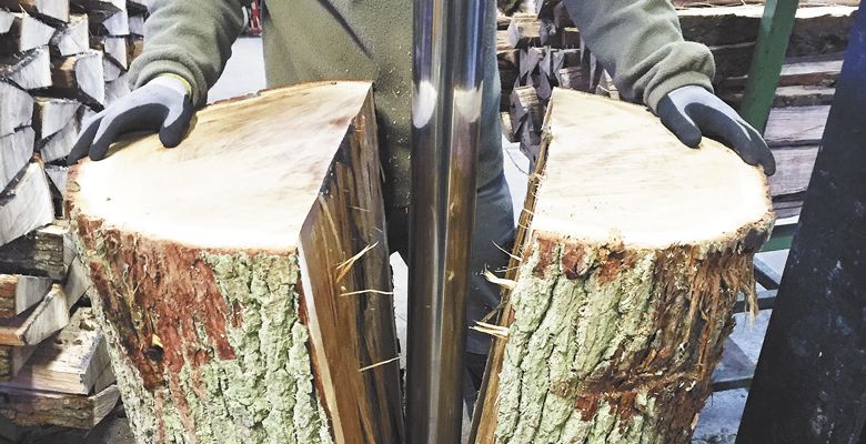 First, the log is either split or quarter-sewn, depending on the type of wood.  ##Photos provided by Tonnellerie Allary