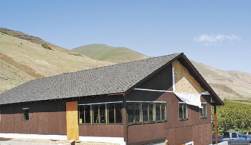 Brad Gearhart started construction on his new facility for Jacob Williams Winery in March. It is located a mile east of Cascade Cliffs Winery in
Wishram, Wash. Photo provided.