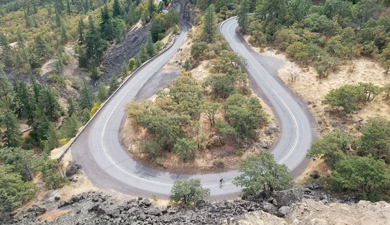 Cyclists
visiting wineries
near Mosier in the
Columbia Gorge
also can capture
panoramic views
from Rowena
Crest. ##Photo by Dan Shryock