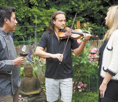 In his home garden in Portland, Aaron Meyer entertains guests, including his wife, Renée, and celebrity Thai chef Sonthaya Kaewpradit (Surin Beach Hotel
in Phuket). Photo by Andrea Johnson