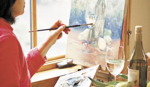 Amity artist Toni Tyree paints a still life of Chardonnay at Red Ridge Farms in Dayton.
Tyree specializes in watercolor and oil. Photo by Andrea Johnson