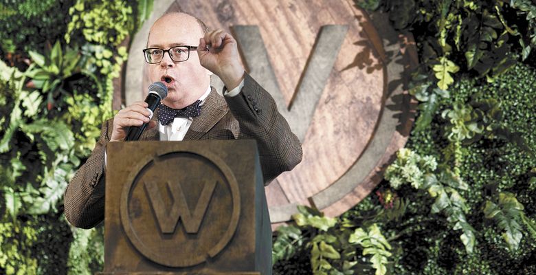Auctioneer Fritz Hatton encourages guests to increase their bids during the 2017 Willamette: The Pinot Noir Barrel Auction. ##Photo by Aubrie LeGault