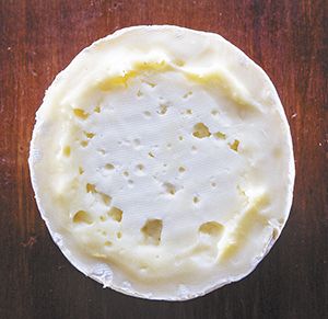 Petite Crème tastes rich and smooth. This is a mini version of the Triple Crème that won the World Cheese Award in 2005.##Photo by Christine Hyatt Petite Crème tastes rich and smooth. This is a mini version of the Triple Crème that won the World Cheese Award in 2005.##Photo by Christine Hyatt