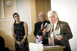 Harry Peterson-Nedry of Chehalem accepts the 2012 ORVI Award at this year’s Classic Wines Auction. Photo by John Valls Harry Peterson-Nedry of Chehalem accepts the 2012 ORVI Award at this year’s Classic Wines Auction. Photo by John Valls