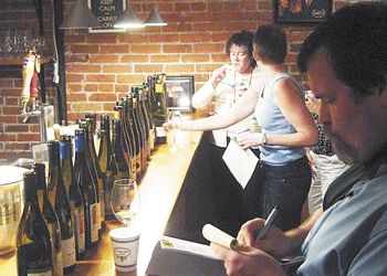 Gregory Dal Piaz of Snooth.com takes notes
as Lisa Shara Hall of Wine Business Monthly
sips a dessert wine during the Oregon Riesling
Alliance tasting at Nick’s Italian Café in Mc-
Minnville. Photo by Marcus Larson.