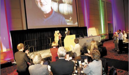 At the Industry Awards Dinner, Susan and Alex Sokol Blosser present David Adelsheim the OWB’s Distinguished Lifetime Achievement Award for his four-plus decades of service.