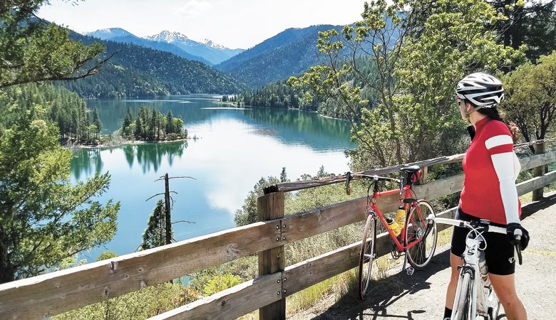 Applegate Lake is a rewarding destination at the southern end of the Applegate Valley. ##Photo by Robert Cortright