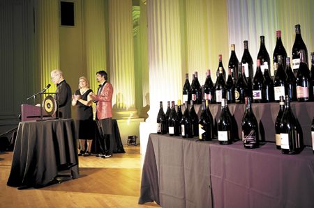 Will Neuhauser, co-chair of the ¡Salud! steering committee, addresses guests at the 2010 ¡Salud! Oregon Pinot Noir Auction, alongside Amy Wesselman, owner of Westrey Wine Company, and Dr. Paul Sehdev, co-chair of the ¡Salud! steering committee.