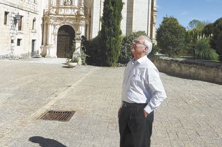 Earl Jones and the Delegation de Roseburg toured the Monastery
de Santa Maria, known as the Monastery of the Vine in La Vid.