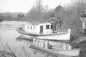 Milk delivery down the Coquille River in 1909. Photo taken from “The Dairy Industry in America,” published by Dairy & Ice
Cream Field and Books for Industry, 1976.