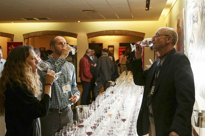 Guests enjoy the Wednesday wine tasting at Spier, a South African wine farm founded in 1692. Photo by Truburn Photography. Guests enjoy the Wednesday wine tasting at Spier, a South African wine farm founded in 1692. Photo by Truburn Photography.