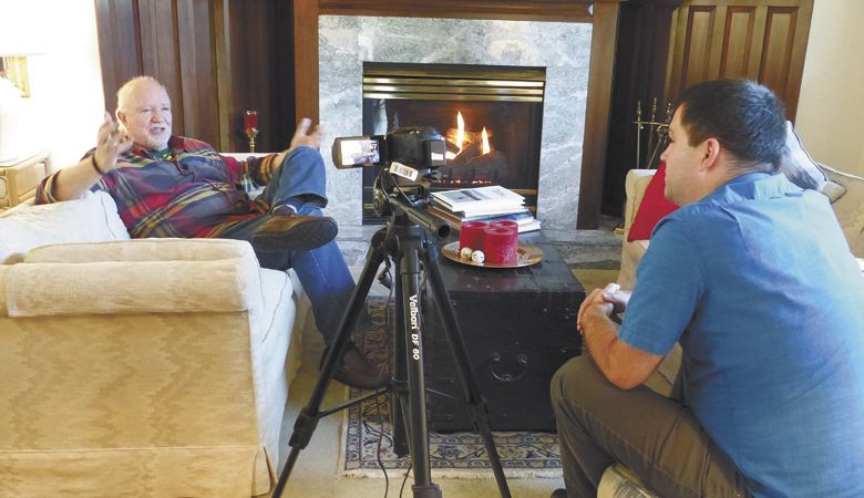 Linfield archivist Rich Schmidt interviews Doyle Hinman of Hinman Vineyards/Silvan Ridge Winery near Eugene.##Photo courtesy of the Oregon Wine History Archive