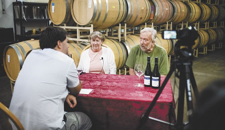 Linfield archivist Rich Schmidt interviews Vonnie and Mike Landt of River s Edge Winery in Elkton.##Photo courtesy of the Oregon Wine History Archive