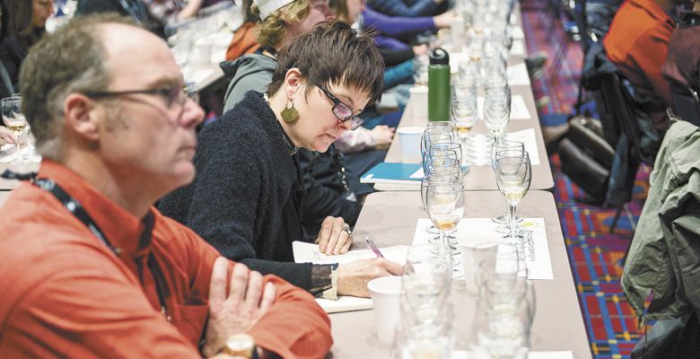 Stirling Fox and Kelly Kidneigh of Mad Violets take notes during the sparkling seminar. ##Photos by Carolyn Wells-Kramer