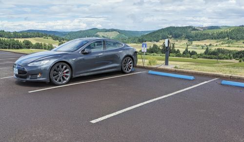 Electric car parked at an EV charging station at King Estate Winery.##Photo provided by King estate Winery