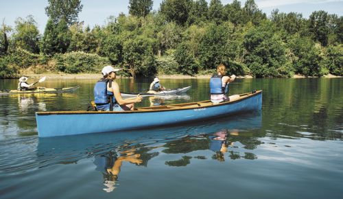 Friends paddle down the Willamette River with Willamette Riverkeeper as the guide. ##Photo by Kathyrn Elsesser