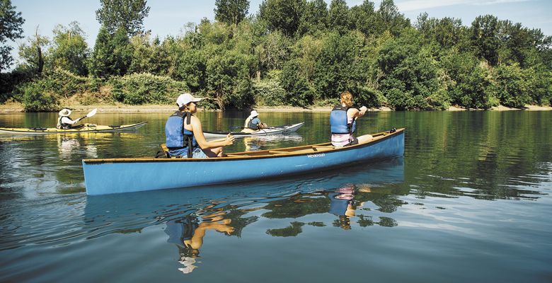 Friends paddle down the Willamette River with Willamette Riverkeeper as the guide. ##Photo by Kathyrn Elsesser