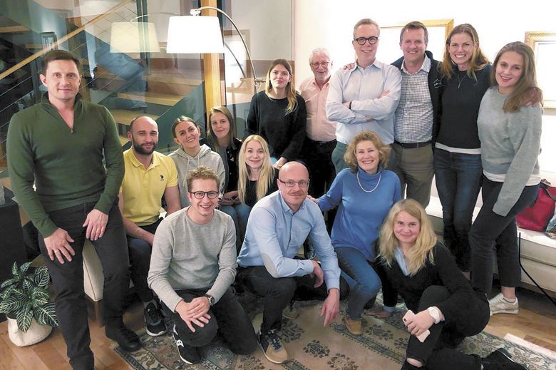 Front row: (from left) Dmitrii Frolov, Vasiliy Izraliantc, Eugenia Keegan, Ekaterina
Simonova. Middle row: (from left) Tatyana Kashtanova, David Millman, Rob
Alstrin, Tracy Kendall, Alina Kulibaba. Back row: (from left) Denis Mikhailov, Denis
Orlov, Ekaterina Egorova, Natalia Panova, Ekaterina Dolgaia, David Adelsheim.