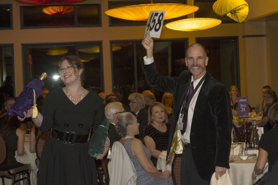 ROCO Winery’s Rollin Soles bids for one of the many exciting items in Saturday’s live auction. ##Photo by Andrea Johnson and Robert Holmes.