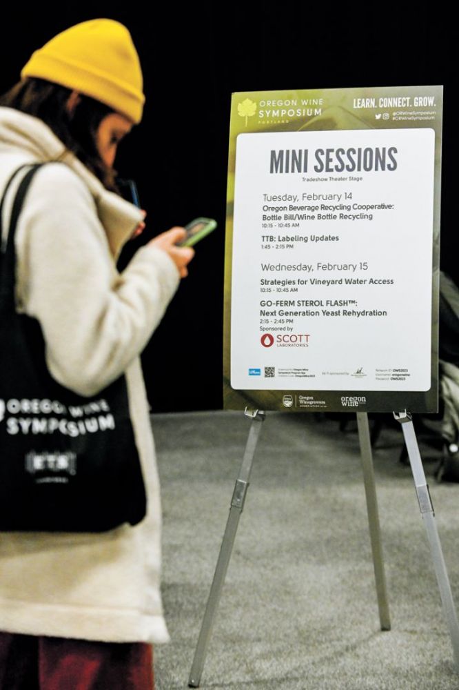 Symposium attendee entering a mini session.##Photo by Carolyn Wells-Kramer