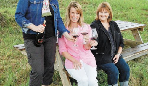 From left: Rebecca Moore, WWS national president; Amber Yates, head of Central Oregon WWS; and Larlene Dunsmuir, head of Portland WWS, toast WWS at Monks Gate
Vineyard, Moore’s parents’ venture outside of Carlton in the Willamette Valley. Photo by Hilary Berg