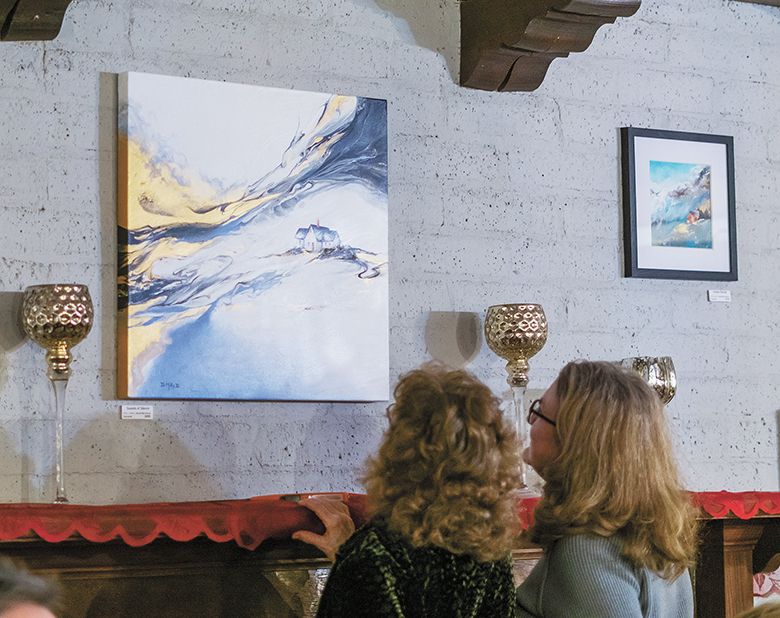 Guests at Hummingbird Estate looking at artwork. ##Photo by Kade Linville Guests at Hummingbird Estate looking at artwork. ##Photo by Kade Linville