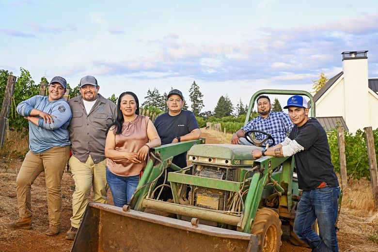 From left; Fermin Valdovinos, Elizabeth Sánchez, Sonia Nieto Solano, Hector Cabrera, Adrian Mendoza and Ivan George.